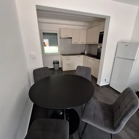 Sunday Rose Apartment *