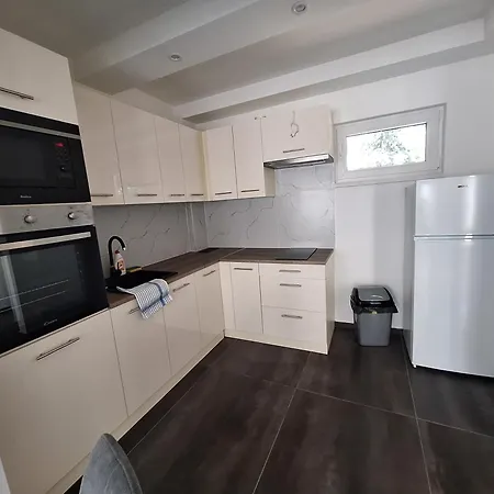 Sunday Rose Apartment *