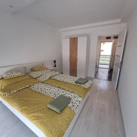 Sunday Rose Apartment